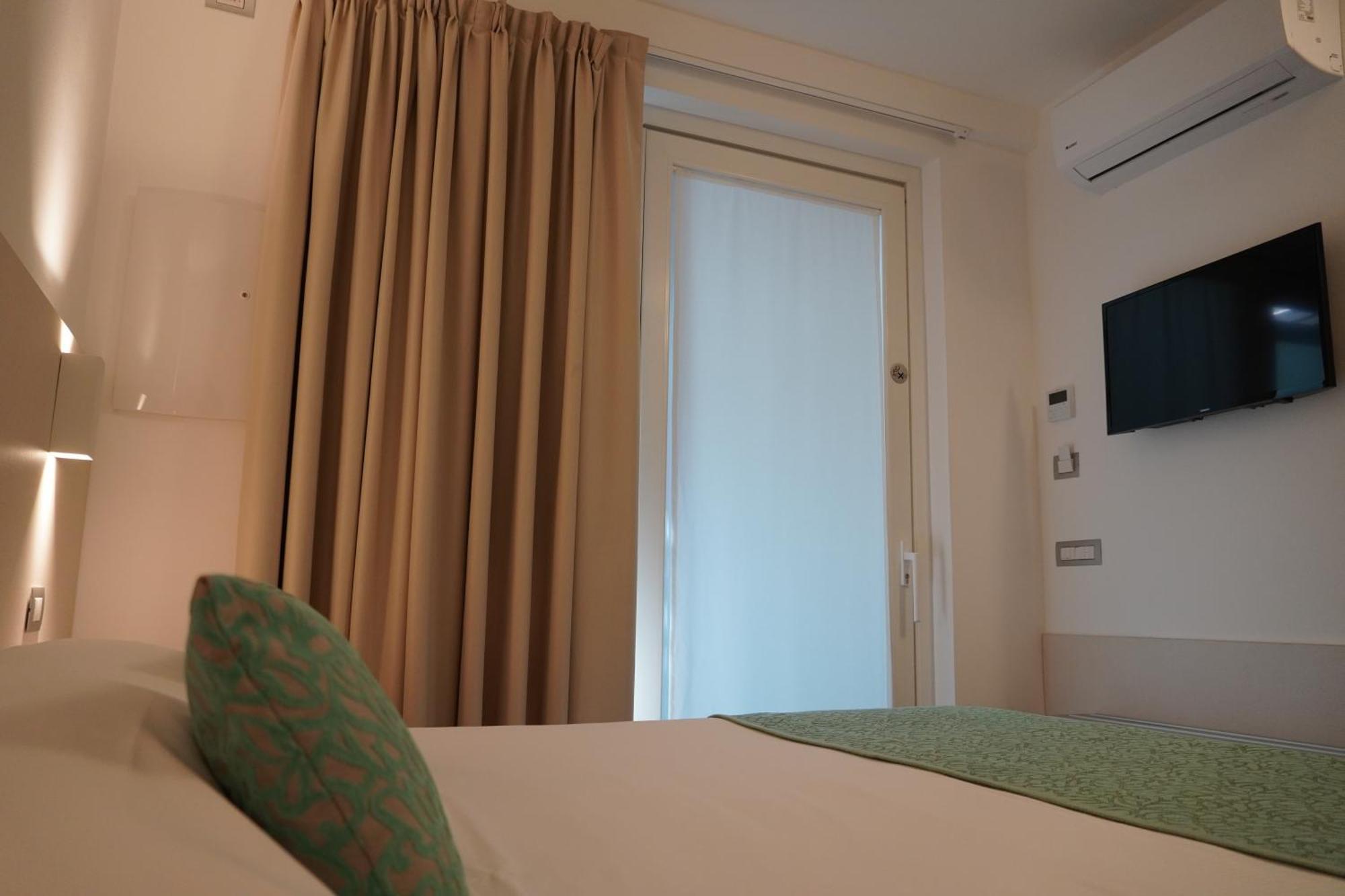 Hotel Ponti Angera Kültér fotó