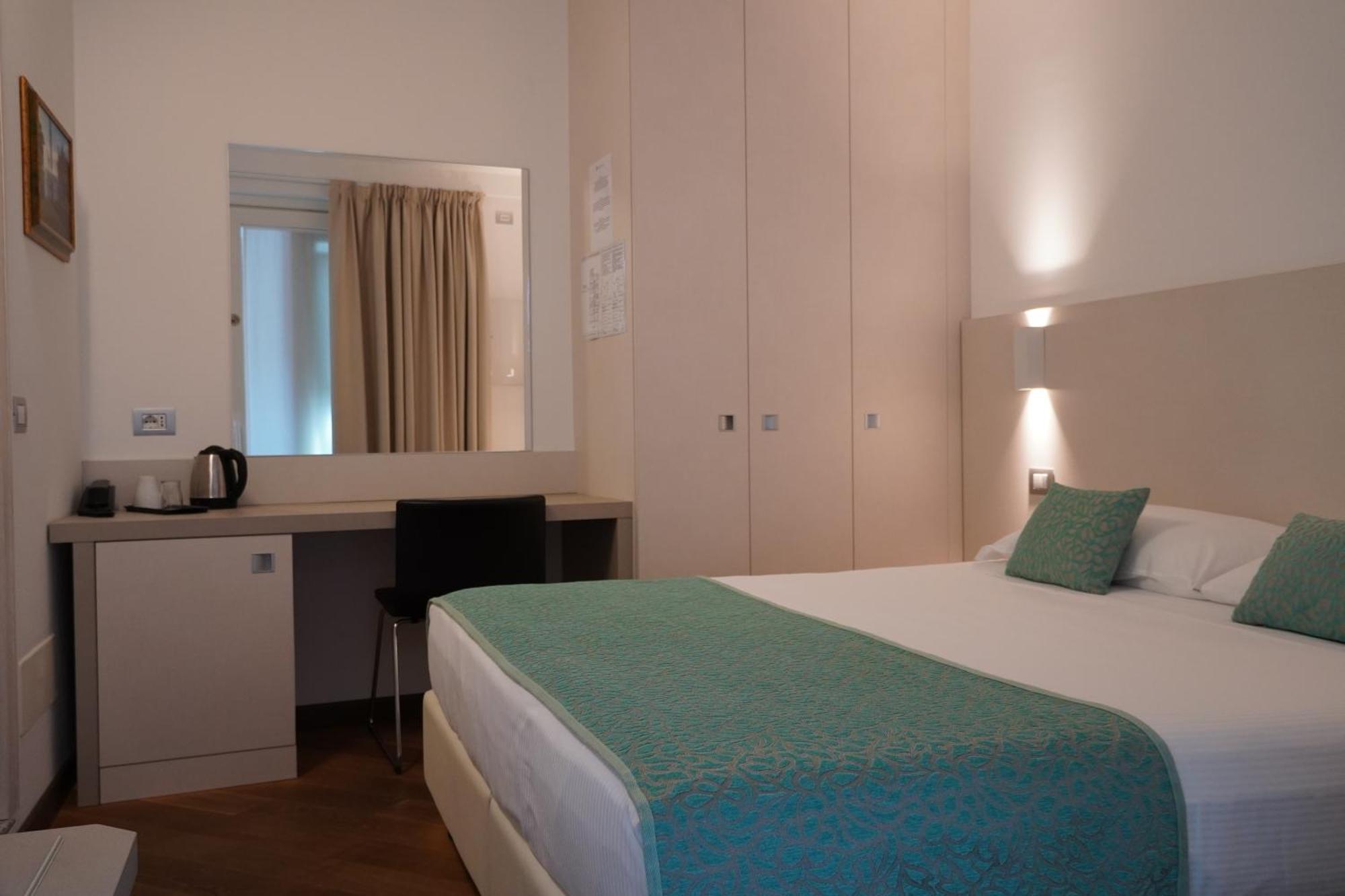 Hotel Ponti Angera Kültér fotó