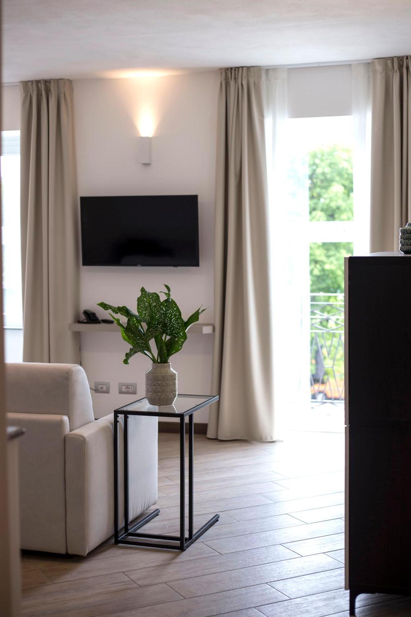 Hotel Ponti Angera Kültér fotó