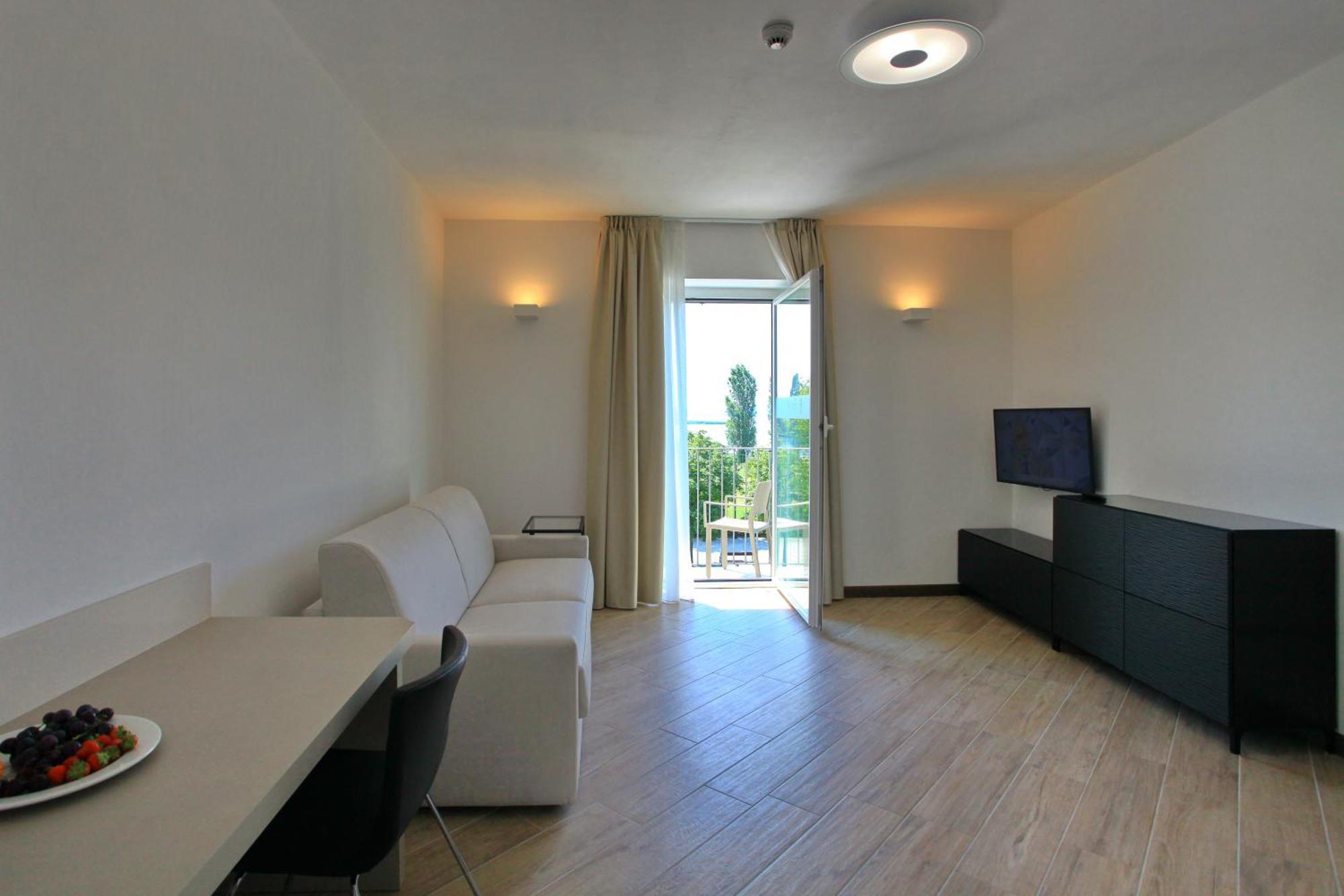 Hotel Ponti Angera Kültér fotó