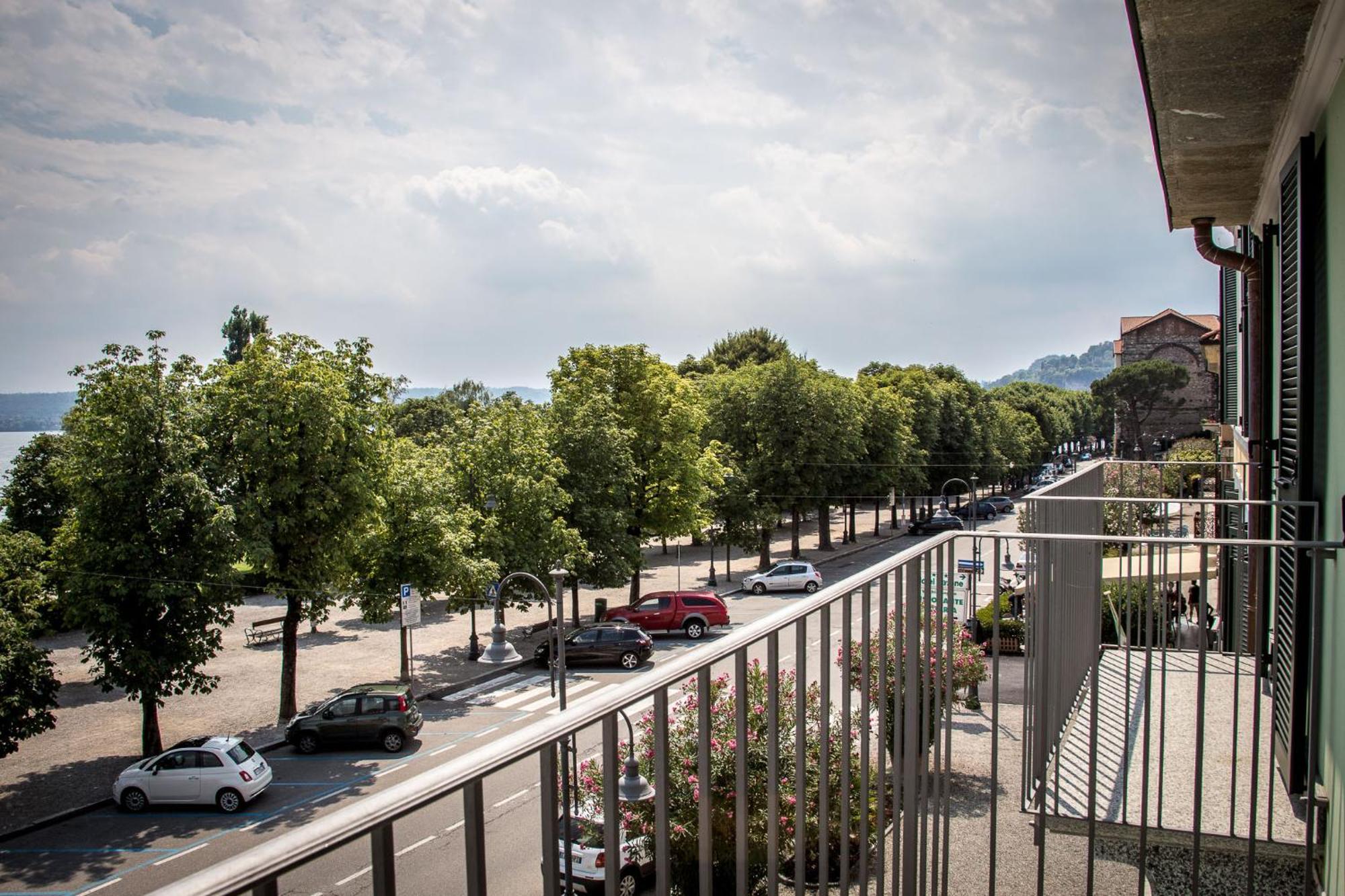 Hotel Ponti Angera Kültér fotó