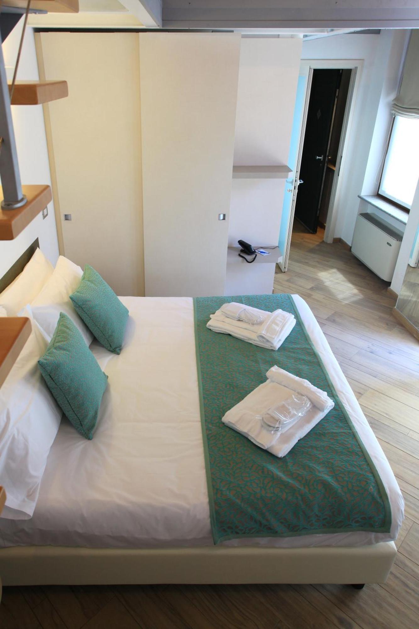 Hotel Ponti Angera Kültér fotó