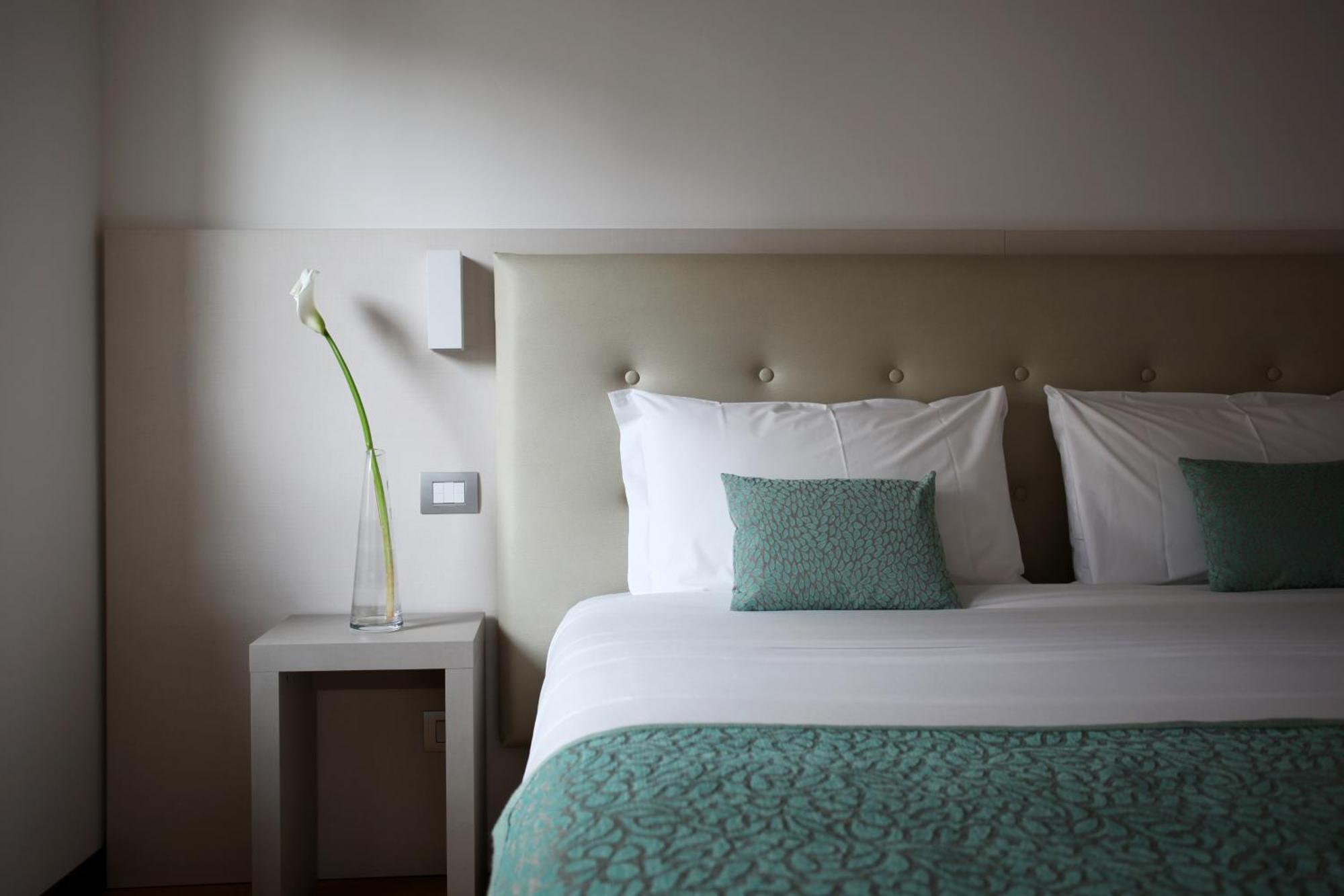 Hotel Ponti Angera Kültér fotó